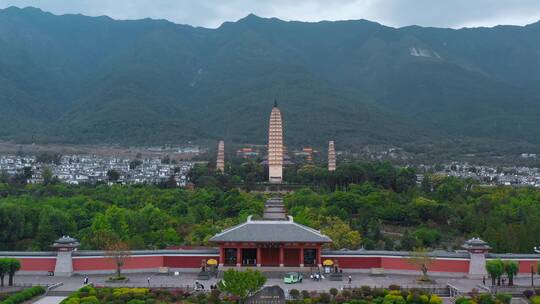 云南旅游景点大理崇圣寺三塔