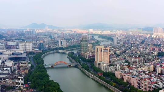 浦阳江两旁航拍诸暨城区现代城市风光