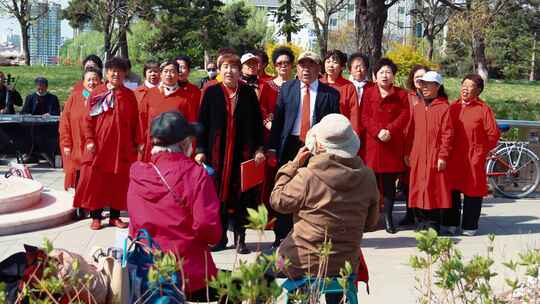 辽宁锦州公园老年人合唱娱乐人文风景