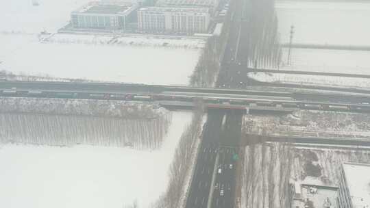 航拍雪景公路