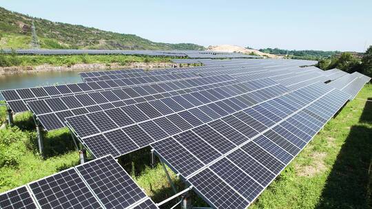 航拍湖州德清农田上的光伏太阳能电池板