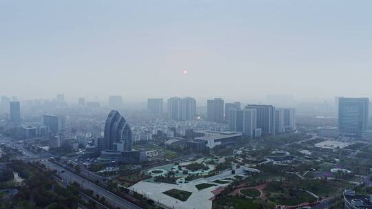 航拍江苏盐城市城南公园地标建筑盐阜大众报