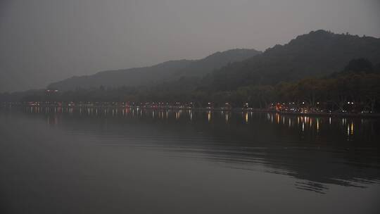 杭州西湖风景区大雾天