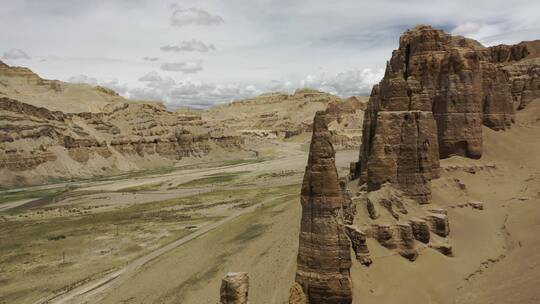 西藏阿里扎达土林旅行自然风光航拍