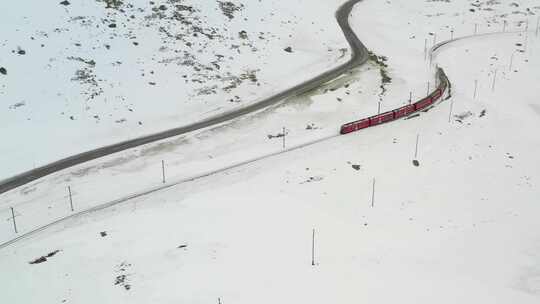 雪地行火车航拍3