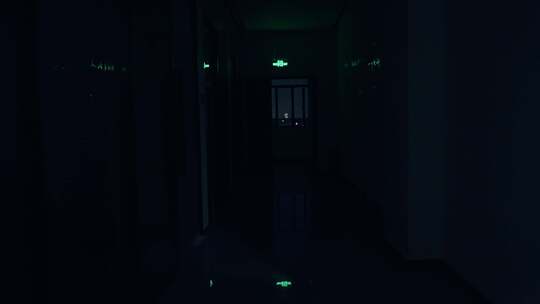 恐怖的办公室 夜晚走廊 漆黑的走廊 幽暗视频素材模板下载