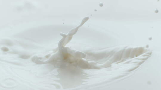 升格倒牛奶牛奶流动新鲜牛奶纯牛奶
