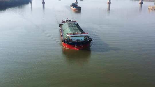 航拍西江上行驶的船、航拍江河船运视频素材模板下载