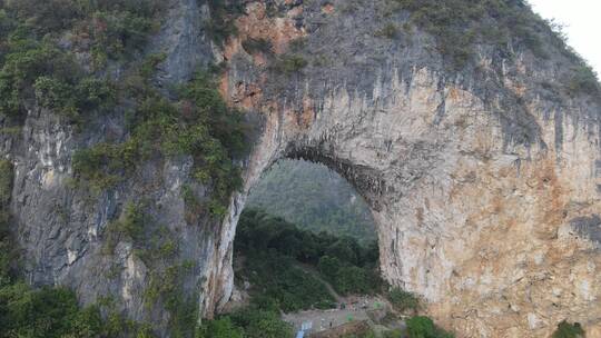 广西桂林阳朔十里画廊月亮山