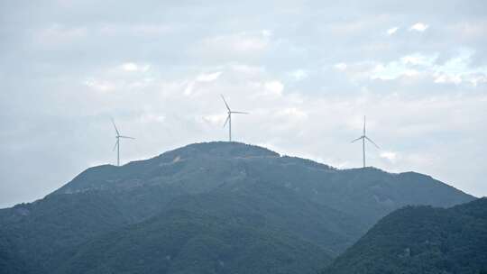 风车风力发电机高山大山天空白云