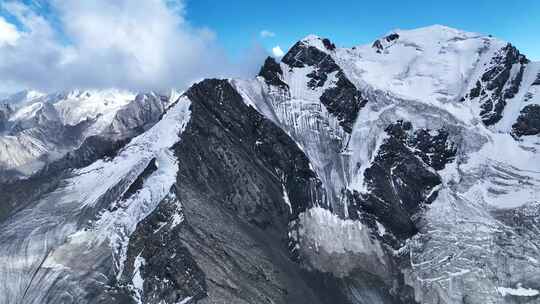 新疆天山雪山