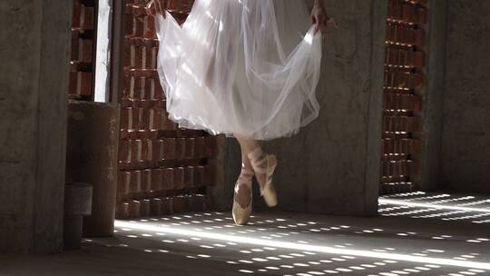 跳芭蕾舞女演员的脚视频素材模板下载