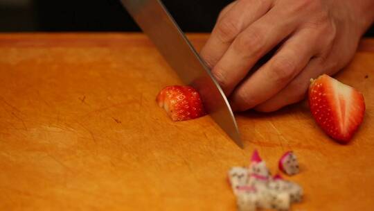 【镜头合集】厨师花刀切水果做鸡尾酒装饰视频素材模板下载