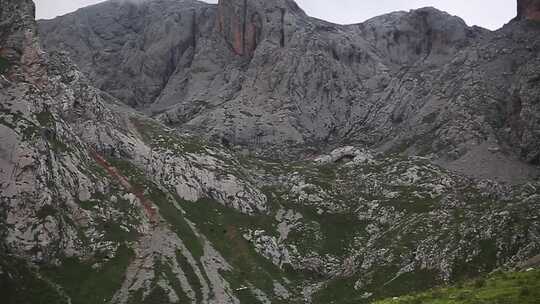 扎尕那草原云雾山峰公路