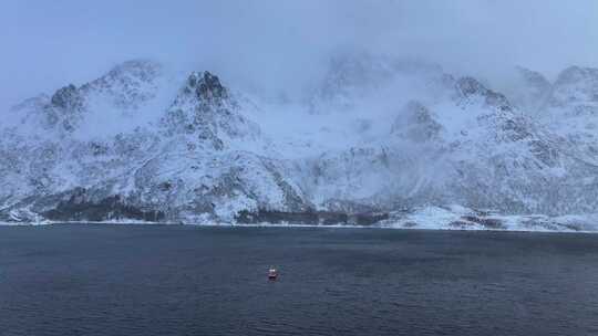 挪威罗弗敦群岛北极圈雷纳冬季雪景高空航拍