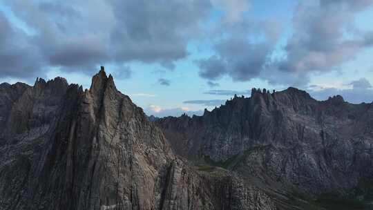 四川阿坝县莲宝叶则景区，自然山脉旅行航拍