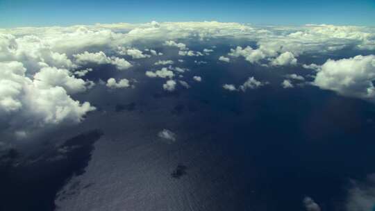 地球航拍海洋大海云层云海壮丽风景