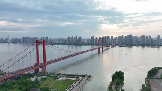 武汉鹦鹉洲长江大桥平视直推镜头，2022最新视频素材模板下载