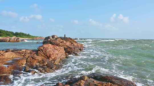 海南文昌木兰湾航拍浪花拍打礁石风景