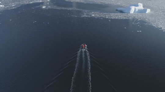 十二宫船航行南极洲空中跟踪拍摄
