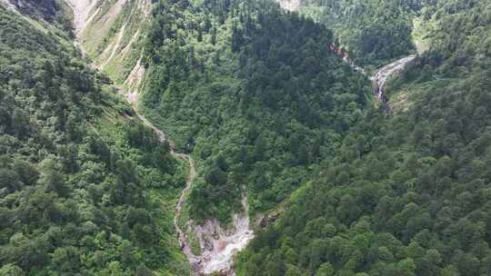 航拍四川甘孜贡嘎山区南门关沟森林河谷风光