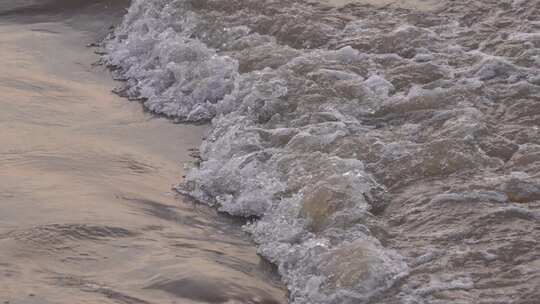 河流 流水 水面 奔流 江河 波涛 波浪翻滚