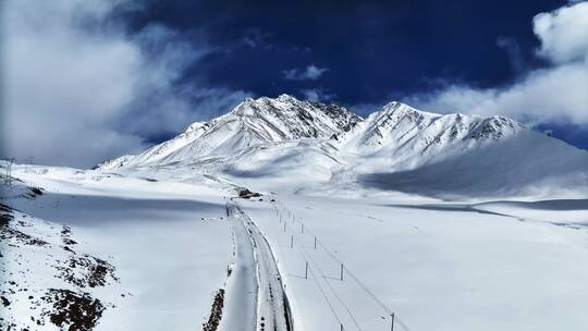 西藏纯净雪山航拍