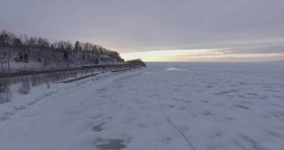 朝霞与黄昏下的冰封贝加尔湖4K航拍素材