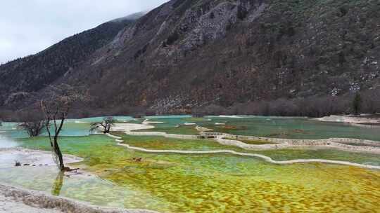 4K航拍四川九寨沟黄龙景区五彩池