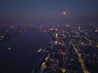 夜幕下的城市夜景及江面全景