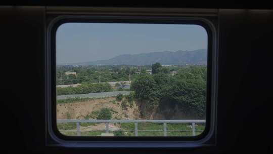 火车行驶沿途风景