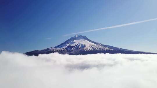 云层、雪山