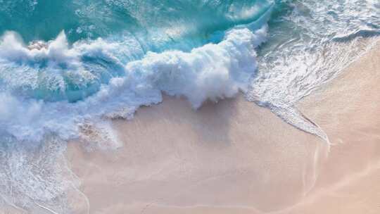 延时航拍海岸浪花拍打沙滩