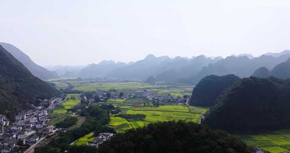 航拍贵州万峰林油菜花风光