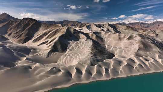 白沙湖新疆航拍壮观雪山冰川沙漠湖泊4K