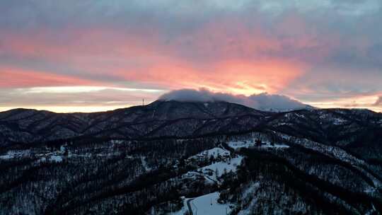 雪山日落