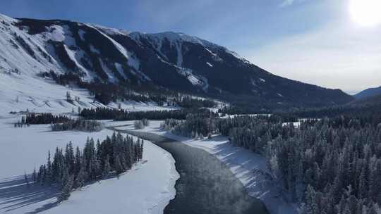 新疆喀纳斯雪景-雾气冻河下降