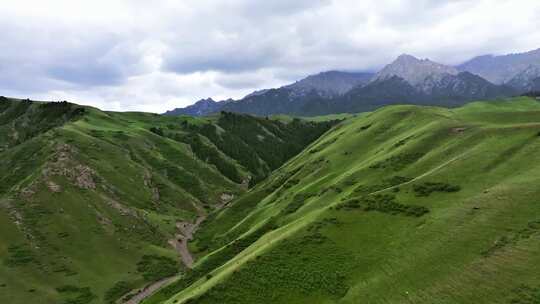 新疆独库公路唐古拉风暴天山神秘大峡谷