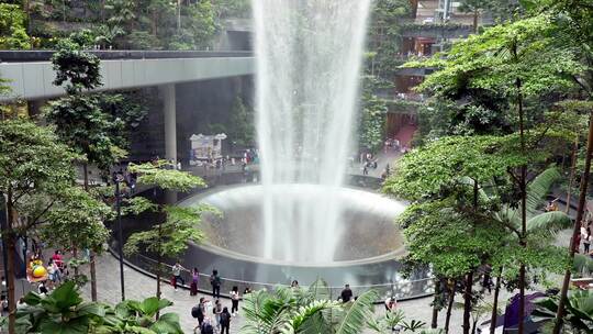 新加坡机场室内喷泉