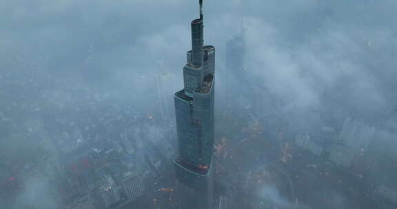 南京紫峰大厦云雾俯瞰航拍