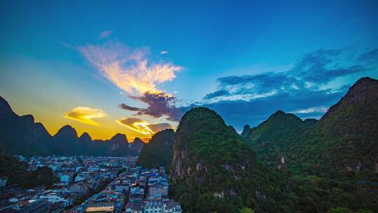 广西桂林阳朔县城夜景