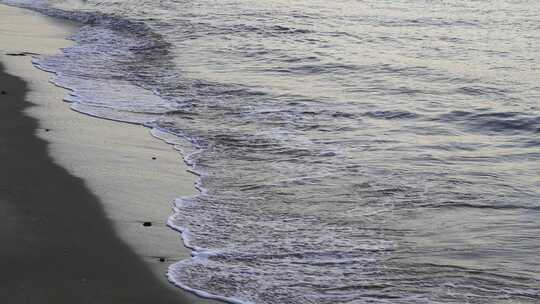 沙滩海水特写潮汐浪花拍打海岸海边涨潮退潮