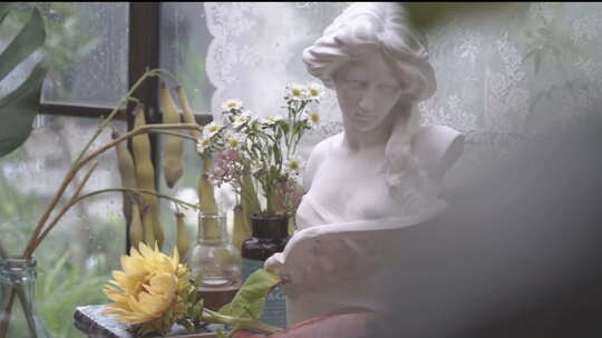 小琴女石膏像雕塑视频素材模板下载