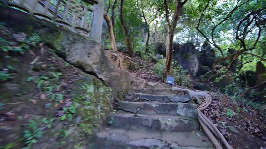 阳朔公园里的登山古道