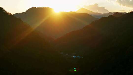 群山 秦岭落日