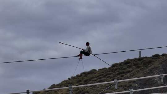 独山子大峡谷空中飞人