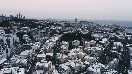 山东青岛栈桥老城区雪景下雪冬天