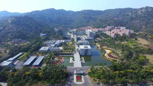 厦门国家会计学院水边现代化建筑全景