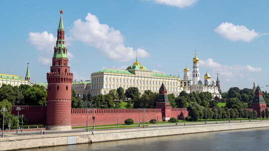从大石桥看莫斯科克里姆林宫。
