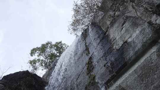 新昌大佛寺般若谷瀑布流水